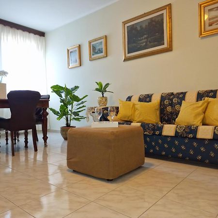 Lorenzo Guest Suite With Free Private Parking-- Cantieri Culturali Palermo Buitenkant foto